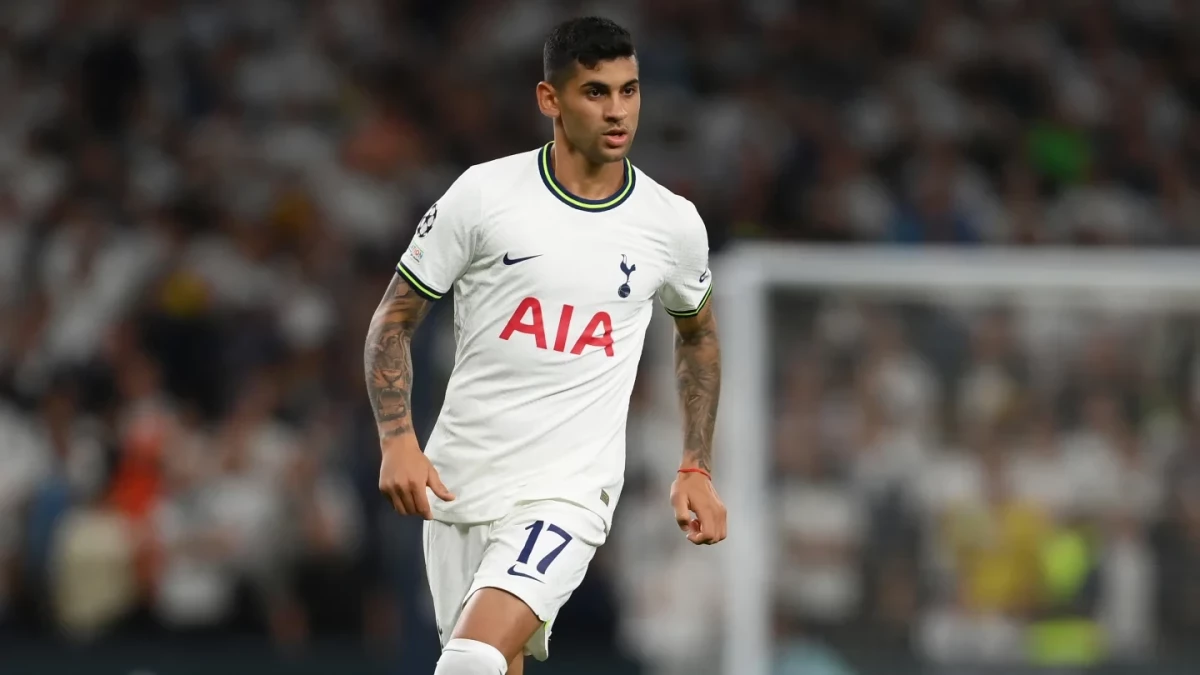 Tottenham star picks Lisandro Martinez among best defenders in Premier League
