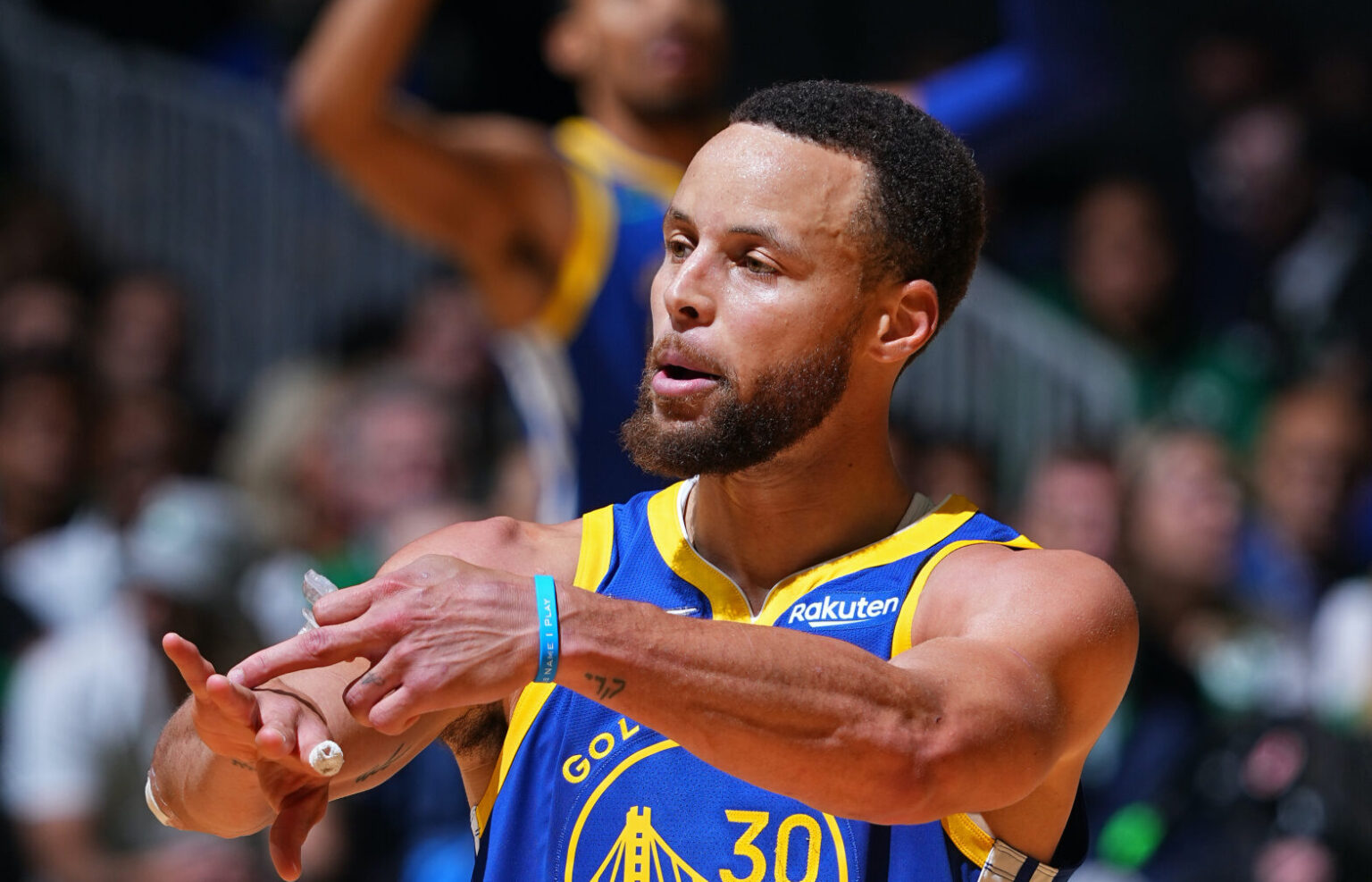 Top 5 records Stephen Curry has broken in the NBA 2021/2022 season